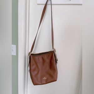Coach crossbody bag.  Like new condition!! Zipper close!